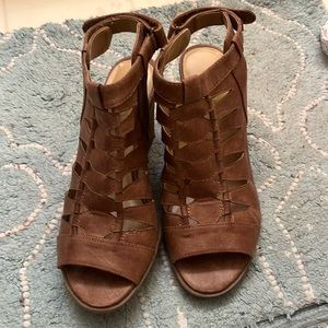 Excellent condition almost brand new gently loved!